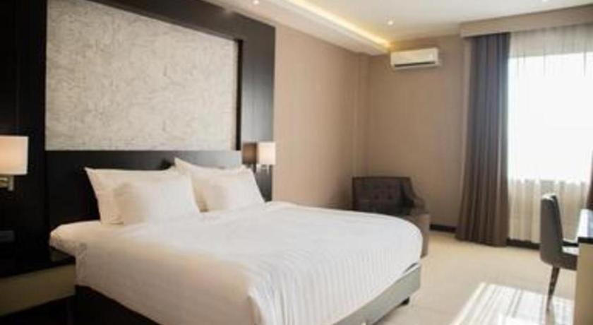 Karlita Hotel Tegal Exterior foto